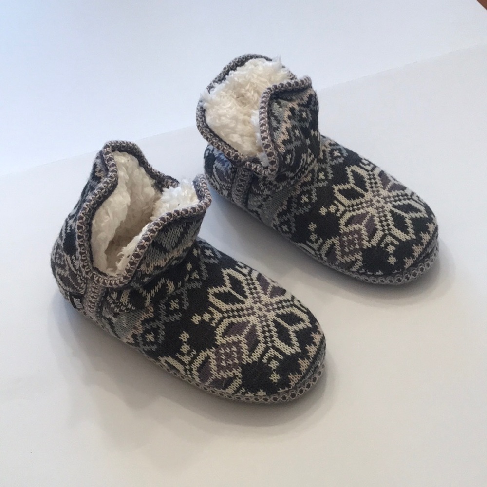 MUKLUKS Women slippers